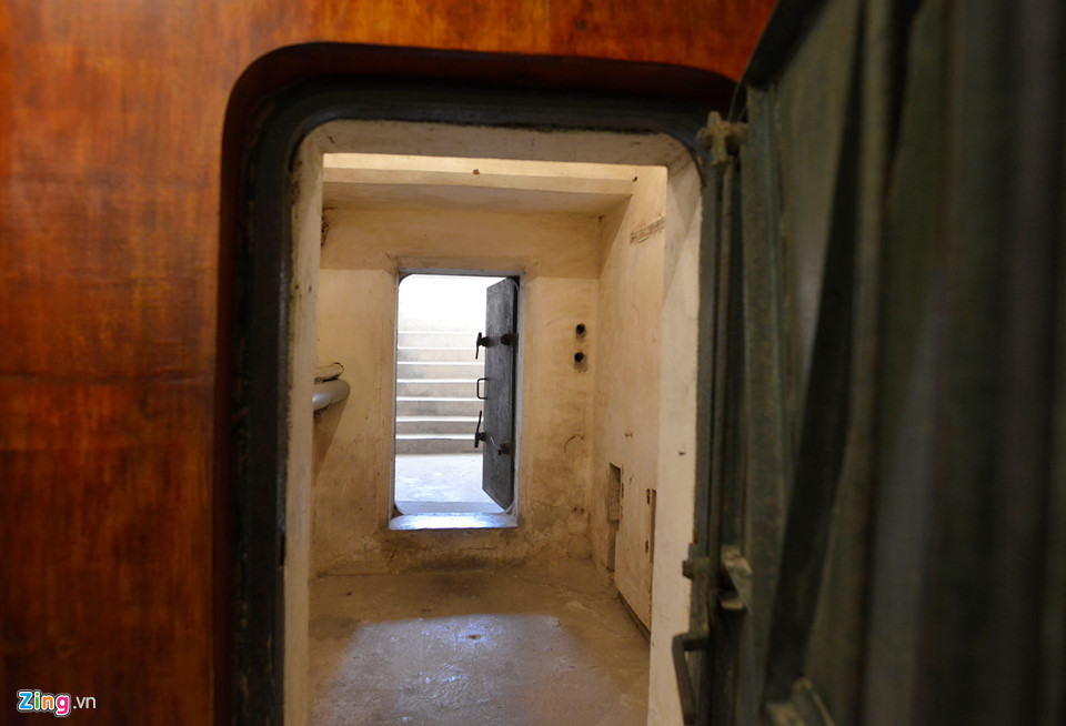 Cận cảnh hầm chỉ huy tác chiến chống bom nguyên tử ở Hà Nội